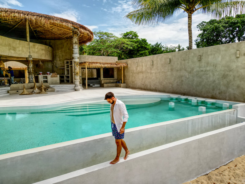 Haishang organic linen shirt by the pool
